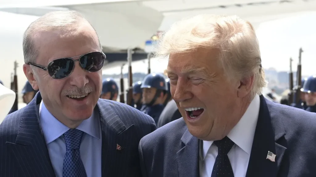 "Trump’ın Kulağına Fısıldayan Başkan Erdoğan"